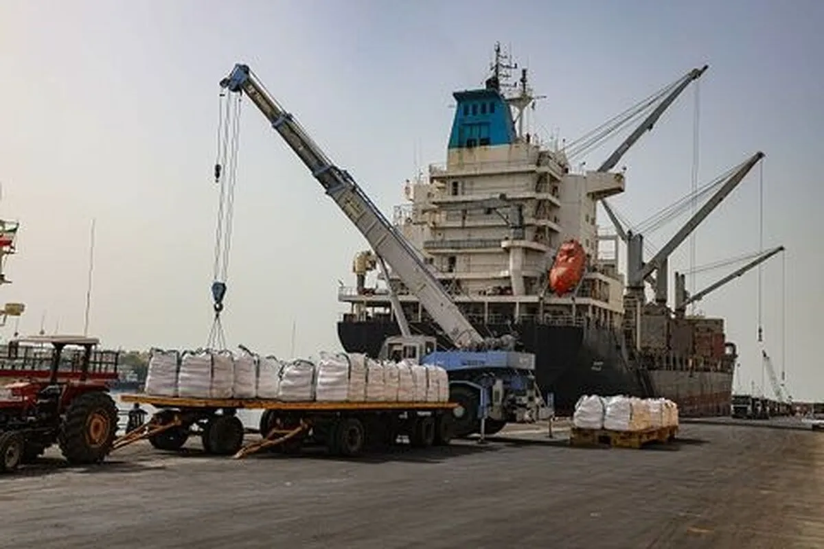 کشتی‌های حامل کالا‌های اساسی ٢۴ ساعته تخلیه می‌شوند