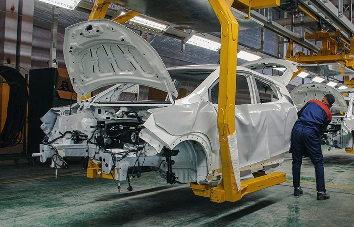 رشد ایران‌خودرو در سایه افت تولید رقبا