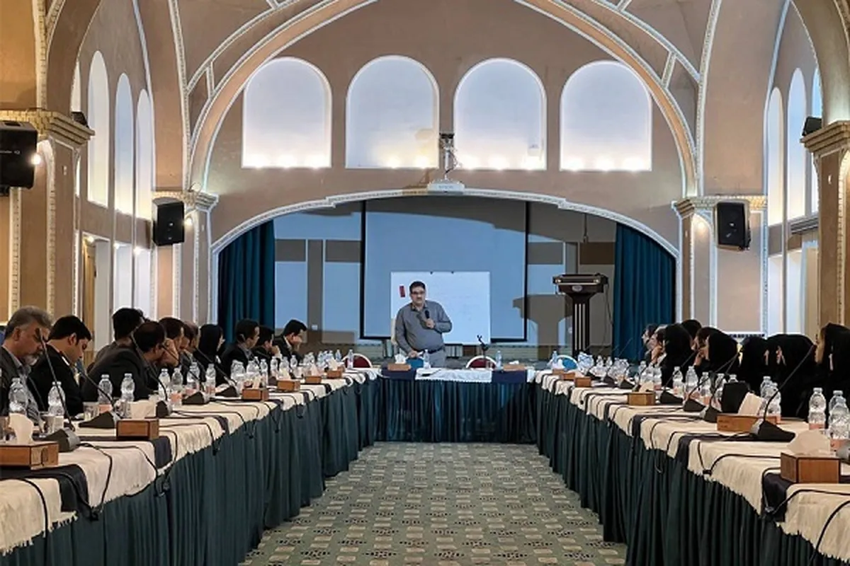 برگزاری دوره آموزشی بازاریابی درون شعبه ای در بانک ایران زمین