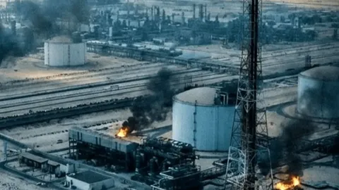 نیویورک‌تایمز: بیش از ۸۰ تأسیسات انرژی در غرب آسیا آسیب دیده است