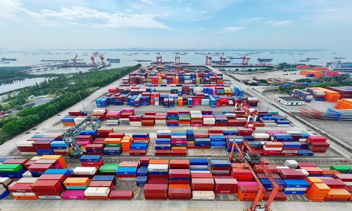 همه مرزهای خشکی و دریایی در حال واردات کالاهای اساسی هستند