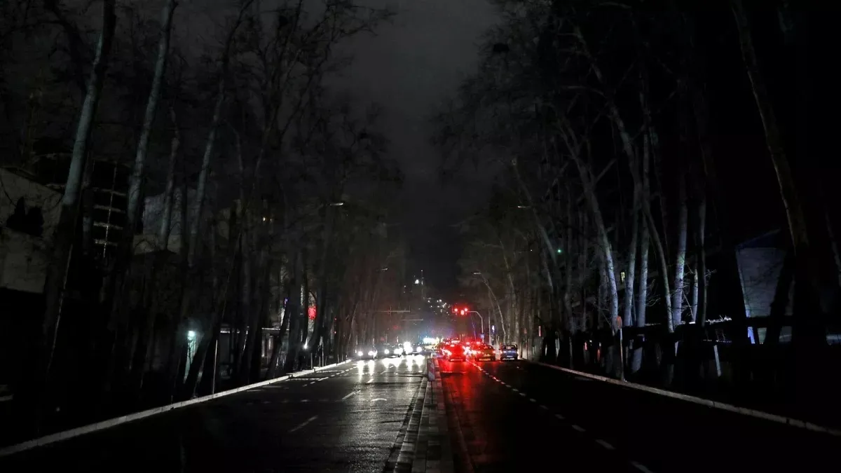 قطعی‌های بی‌برنامه برق در استان تهران و سرگردانی مردم