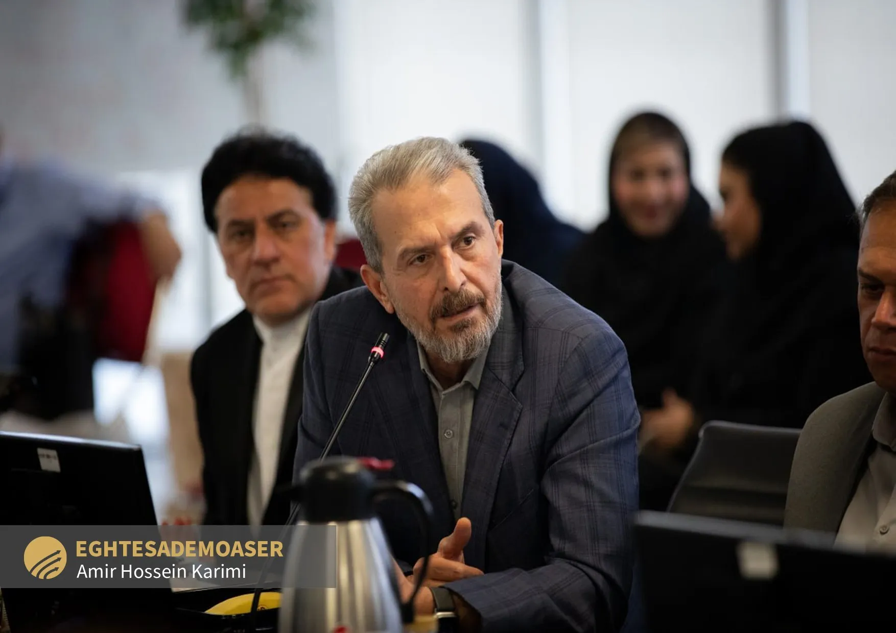 سخنگوی دولت در جمع مدیران نمایشگاهی با اشاره به ظرفیت بالای این صنعت در اشتغال‌زایی و تقویت تجارت خارجی، بر لزوم تمرکز بر مزیت‌های منطقه‌ای و حمایت از بخش خصوصی تأکید کرد.