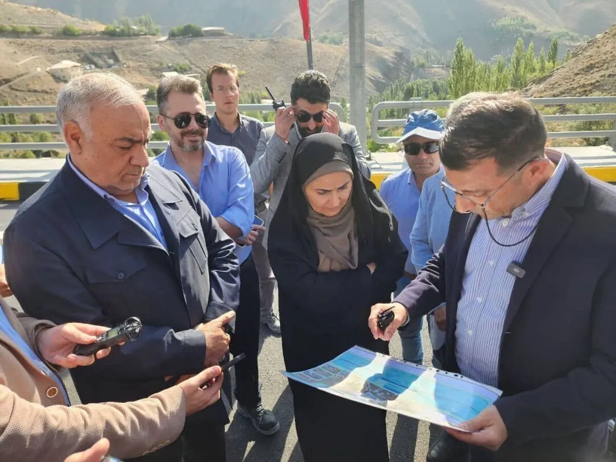 بازدید وزیر راه از مراحل پایانی ساخت باند شرقی منطقه ۲ آزادراه تهران-شمال