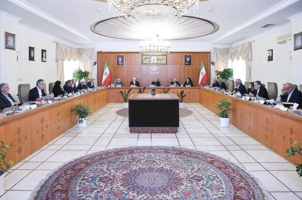 عارف: منابع سوخت نیروگاه‌ها ساماندهی می‌شود/توسعه معاملات برق در بورس انرژی