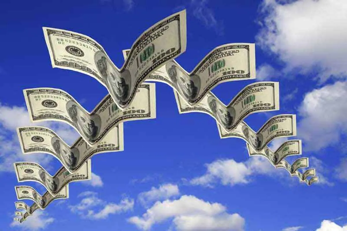 اختلاف بر سر استقراض دولت از بانک مرکزی؛ سیاست‌های غلط ارزی دلار را پراند