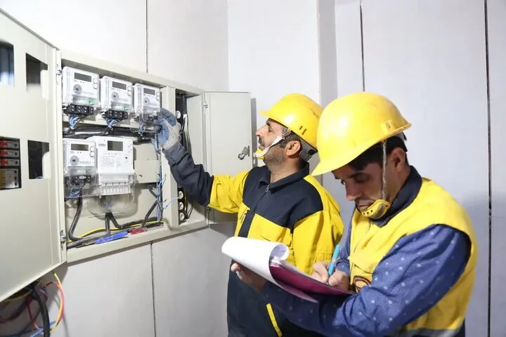 هیچ مشترکی در کشور خاموشی ندارد/ خسارت جنگ به صنعت برق، ۱۴ همت