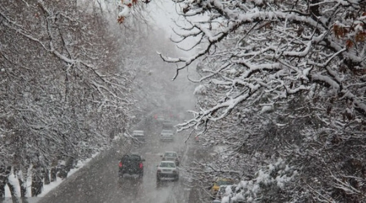 آخرین وضعیت جوی جاده‌های کشور؛ بارش برف و باران در محورهای ۱۸ استان
