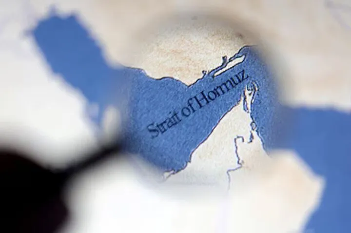 نفتکش‌های تحت تحریم از تنگه هرمز عبور می‌کنند
