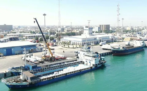 بنادر در شمال و جنوب کشور فعال هستند