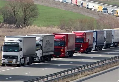 انجام تشریفات خروج 70هزار کامیون حامل کالاهای اساسی از گمرکات