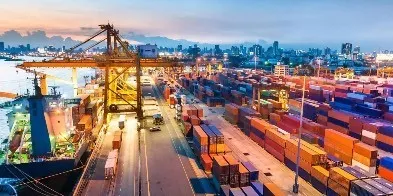 ورود بیش از ۶۲۰ هزار تن کالای اساسی به مناطق آزاد کشور