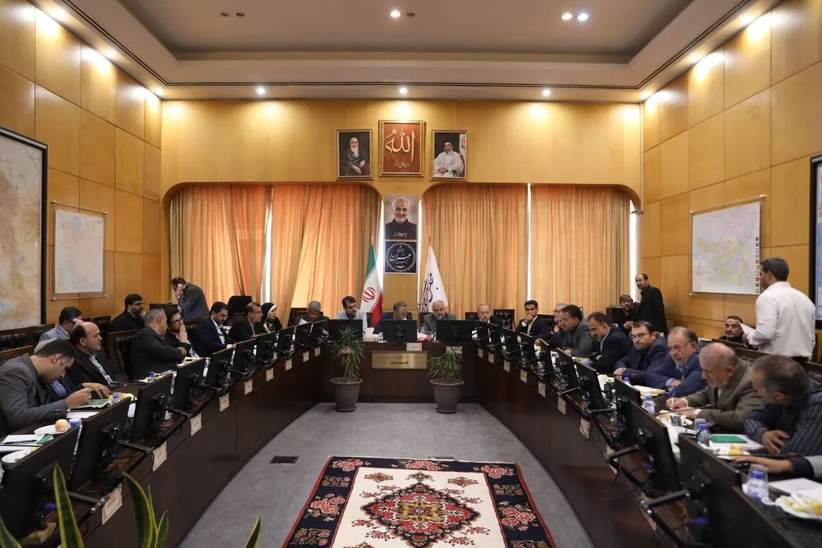 بازسازی ساختمان‌های آسیب دیده از جنگ معطل مصوبه دولت است/ شهرداری پای کار است، اما دولت کجاست؟