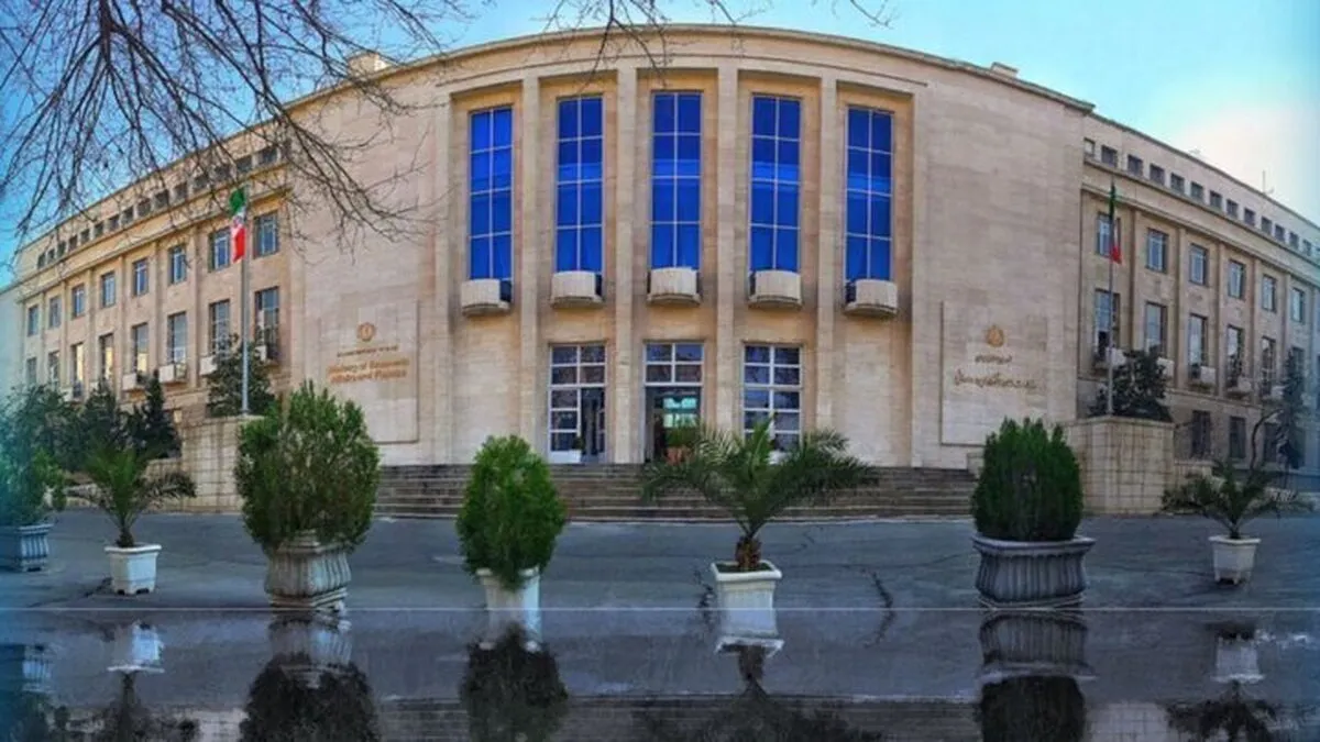 وزیر اقتصاد باید سهم دولت در اقتصاد را کاهش دهد