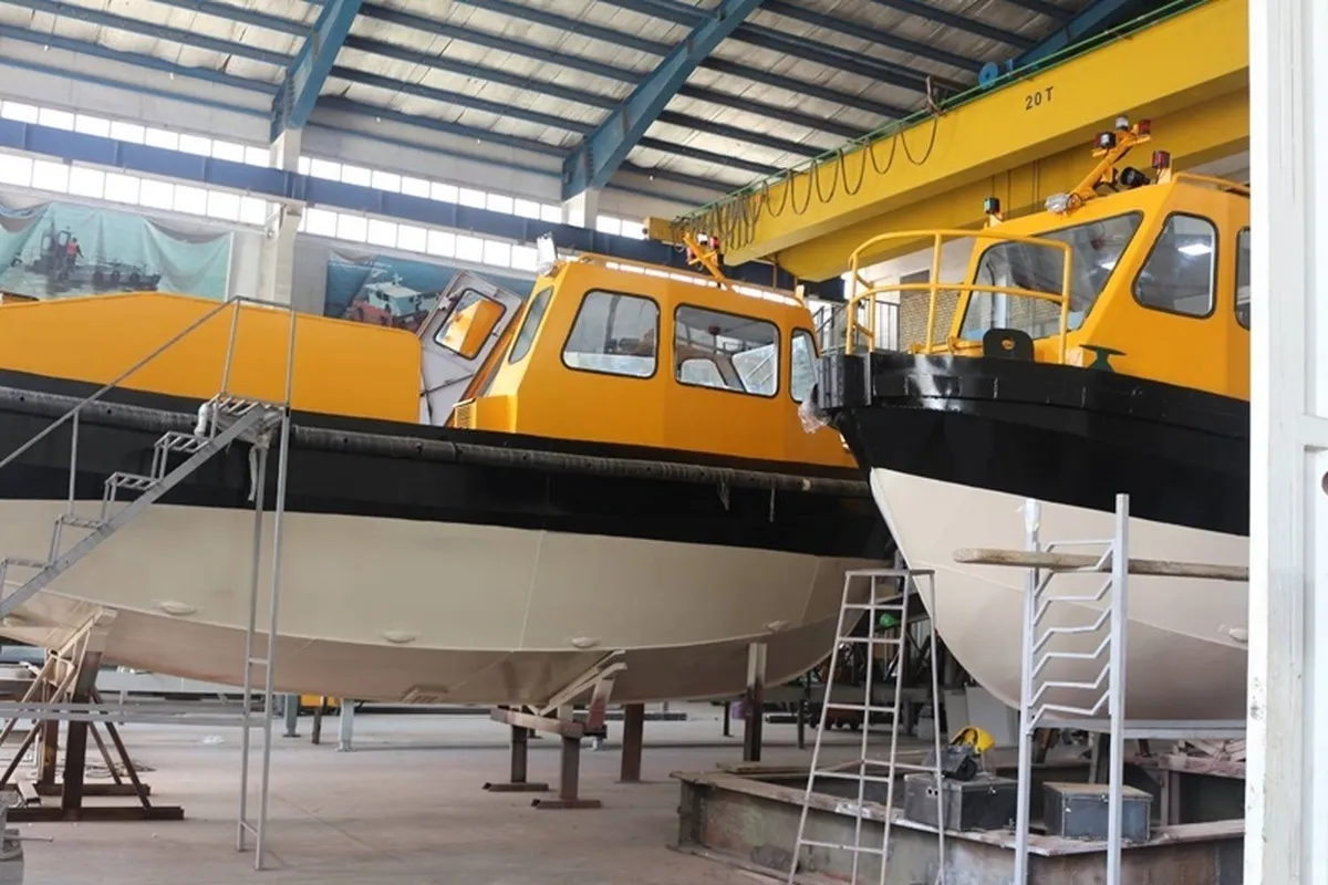 ساخت ۲ فروند شناور کارگو توسط قرارگاه برای کشتیرانی؛ متخصص ساخت جزایر مصنوعی هستیم