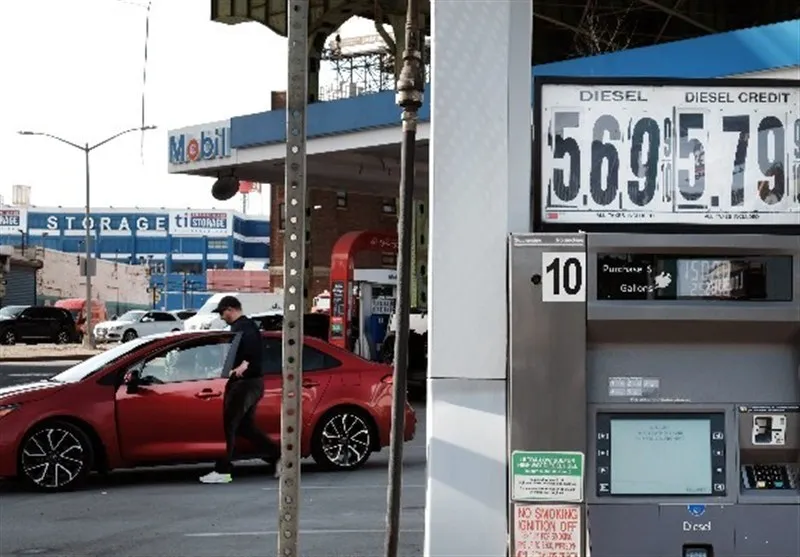 افزایش بیش از ۳۰ درصدی قیمت بنزین در آمریکا