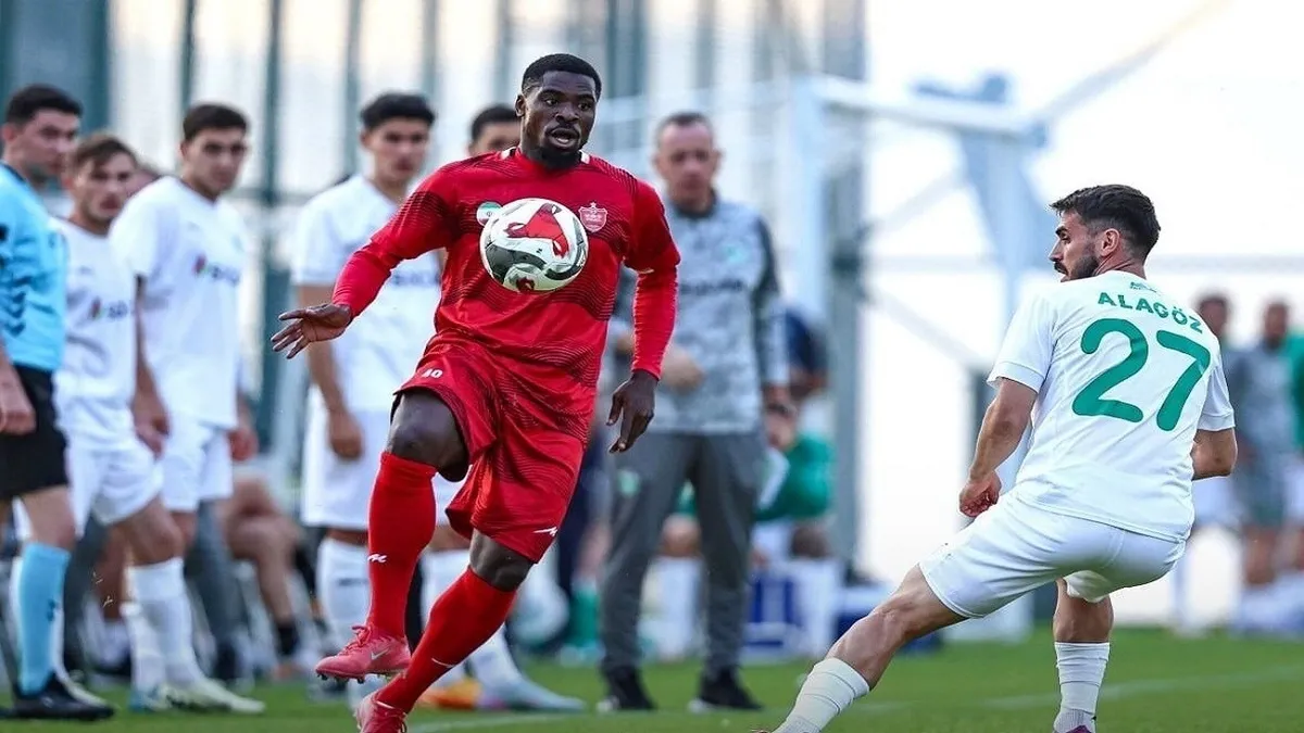 مجری استقلالی تلویزیون، بیماری ستاره پرسپولیس را سوژه کرد!