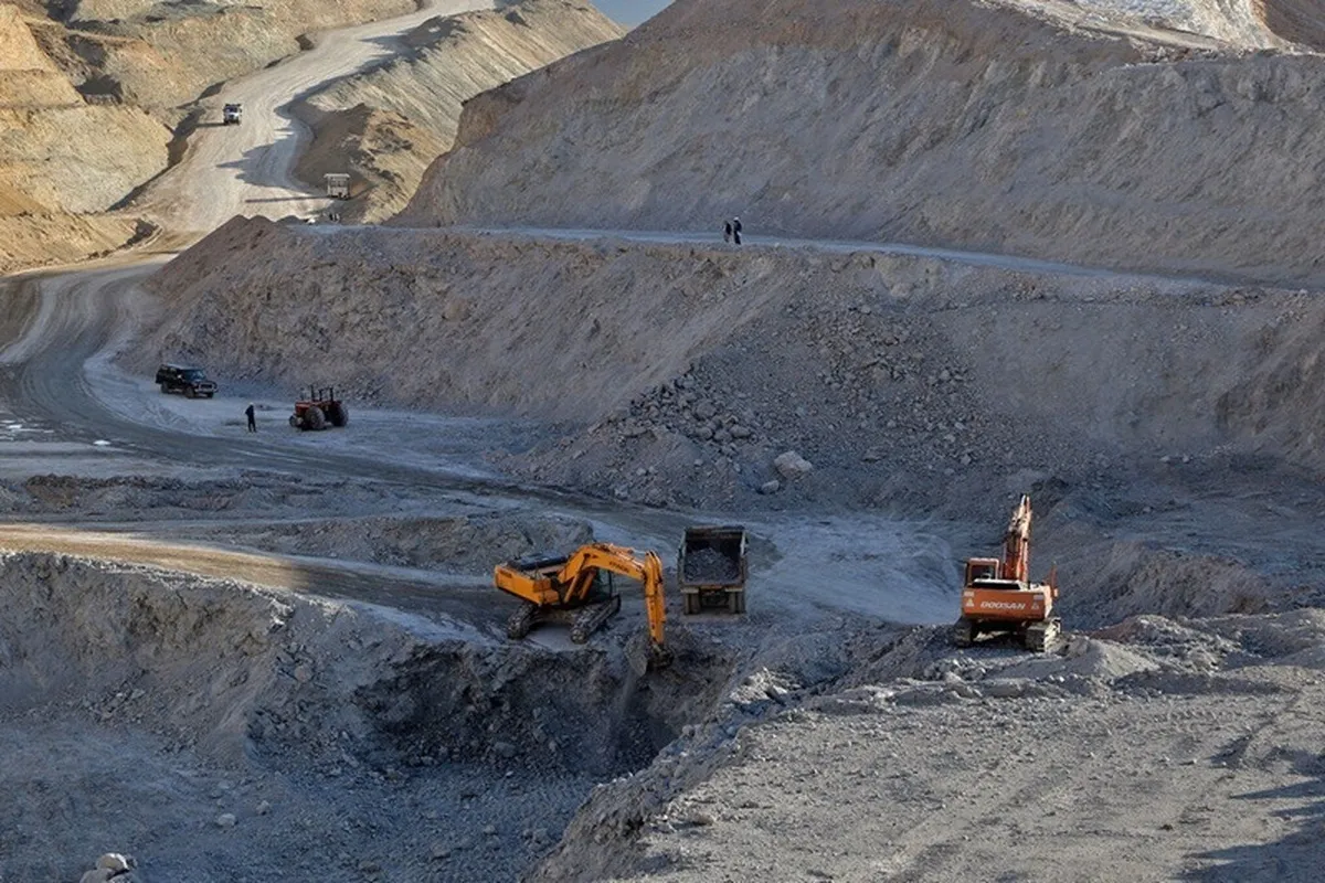 معاون وزیر صنعت: ۱۷۲۰ پرونده معدنی کشور رسیدگی شد