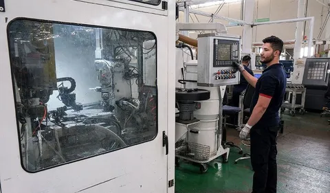 شیوه‌های حمایت از صنایع آسیب‌دیده؛ دولت مراقب انحراف منابع باشد