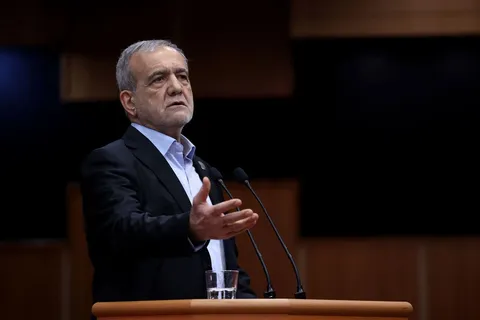 پزشکیان:مصمم به عملیاتی کردن پروژه های ارتباطی و شریان های حیاتی کشور هستیم