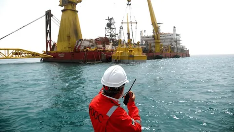 ابرنفتکش‌ها نفت ایران را خارج از تنگه هرمز هم بارگیری می‌کنند