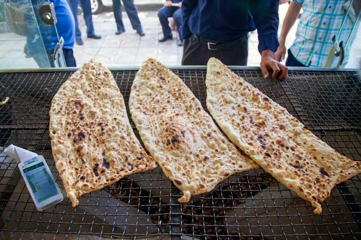 قیمت نان؛ بهایی که مردم و نانوا همزمان از آن گلایه‌مندند