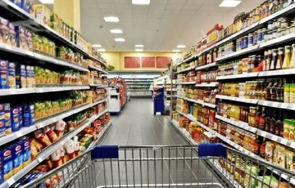 تامین کالاهای اساسی در فروشگاه ها و میادین میوه و تره بار؛ خبری از کمبود نیست