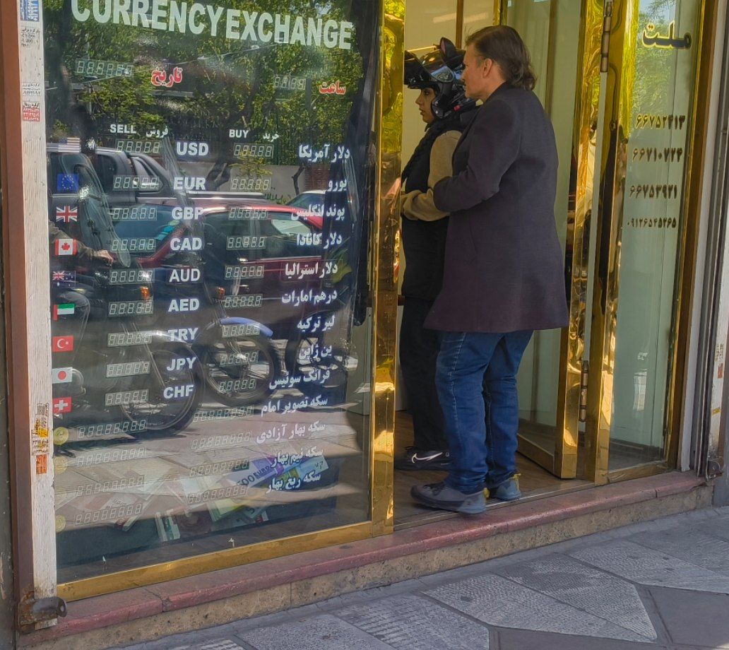 مبهوت مثل قیمت دلار