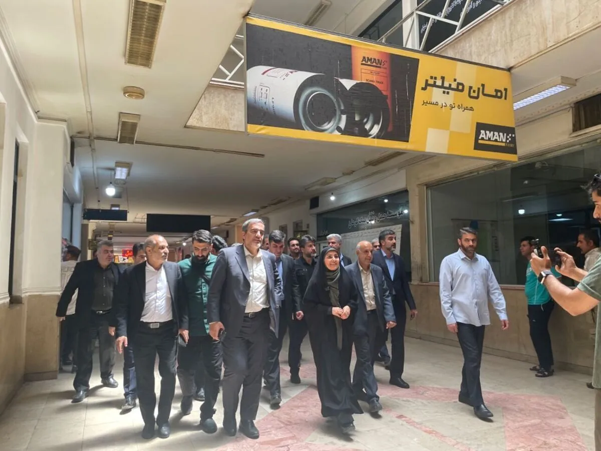 وزیر راه: با غیرت رانندگان در این جنگ ۱۲ روزه مردم با کمبود کالای اساسی روبه‌رو نشدند