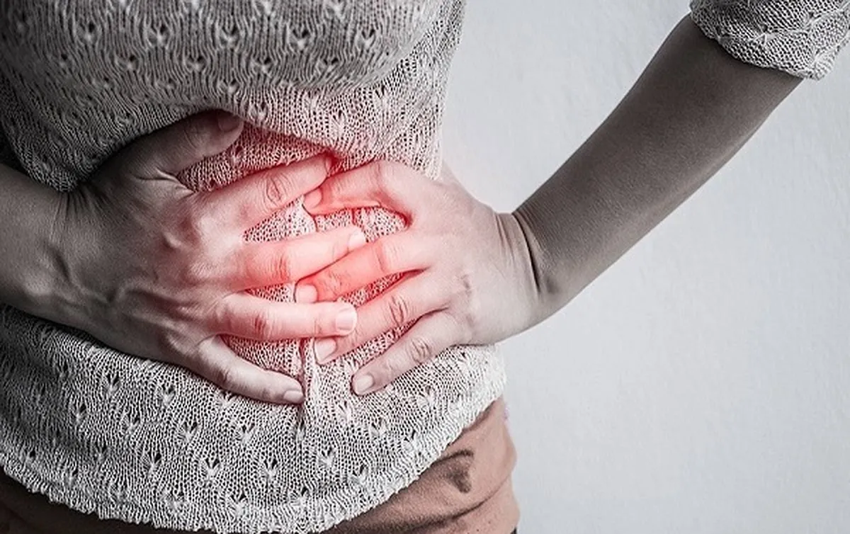بررسی جامع علت‌های درد شکم و راهکار‌های درمانی