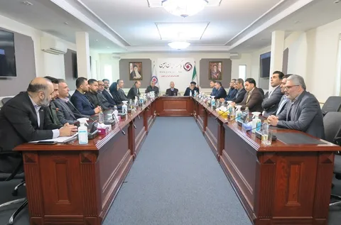 برگزاری نشست های صمیمی هیأت سرپرستی بانک ایران زمین با کارکنان واحدهای ستادی
️