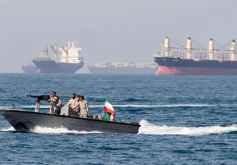 مجلس در حال تدوین قانون جدید برای دریافت عوارض از کشتی‌های عبوری تنگه هرمز