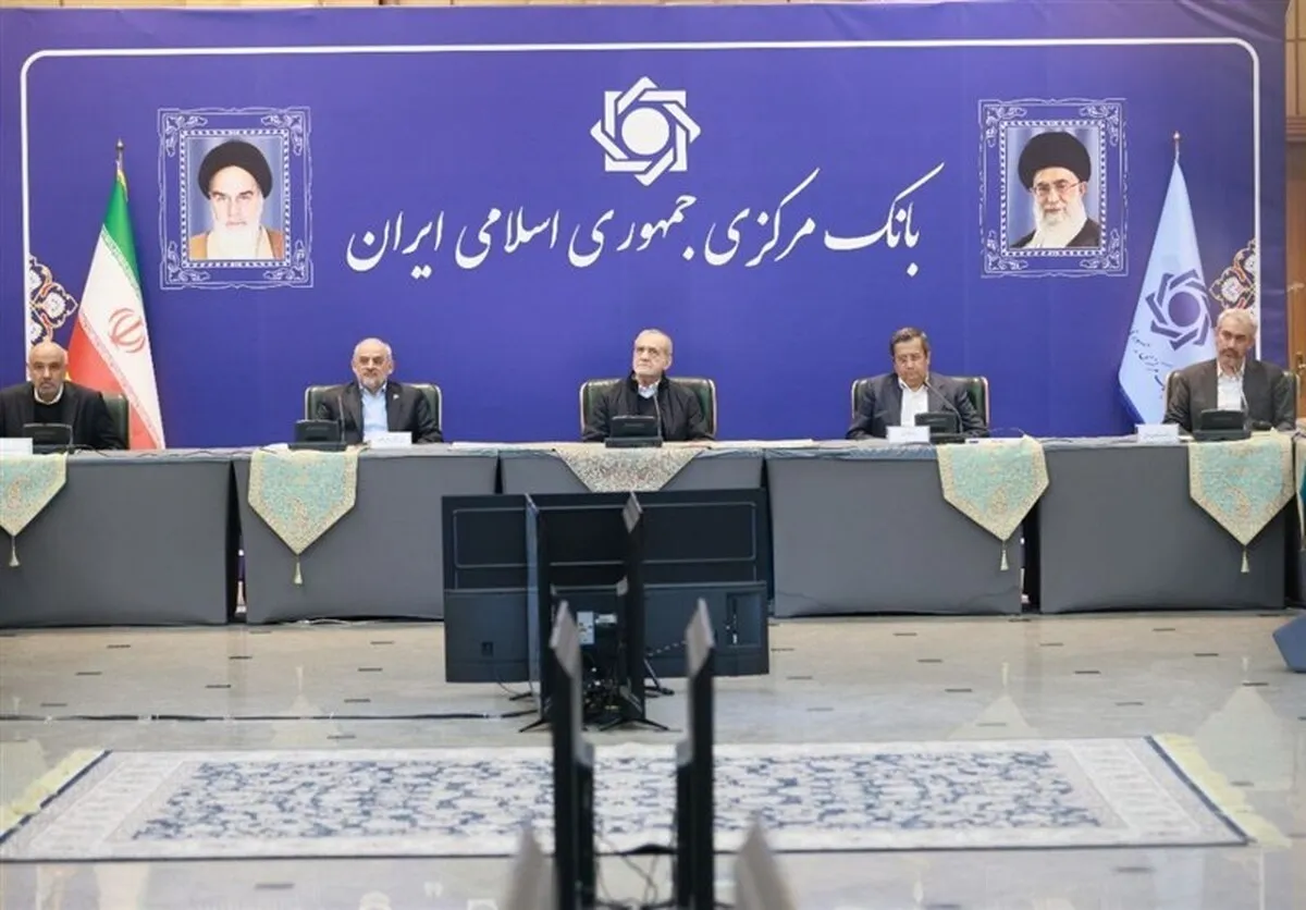 پزشکیان به بانک‌مرکزی رفت