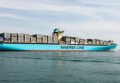 هشدار بزرگترین شرکت کشتیرانی جهان/ مرسک: با وجود آتش‌بس، از تنگه هرمز عبور نکنید