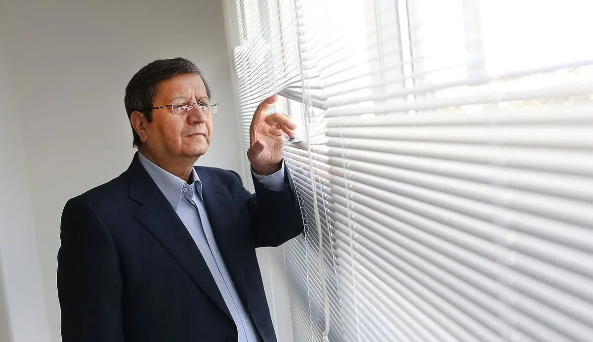 وزیر اقتصاد بابت تسامح در اخذ مالیات خودروهای لوکس پاسخگو باشد