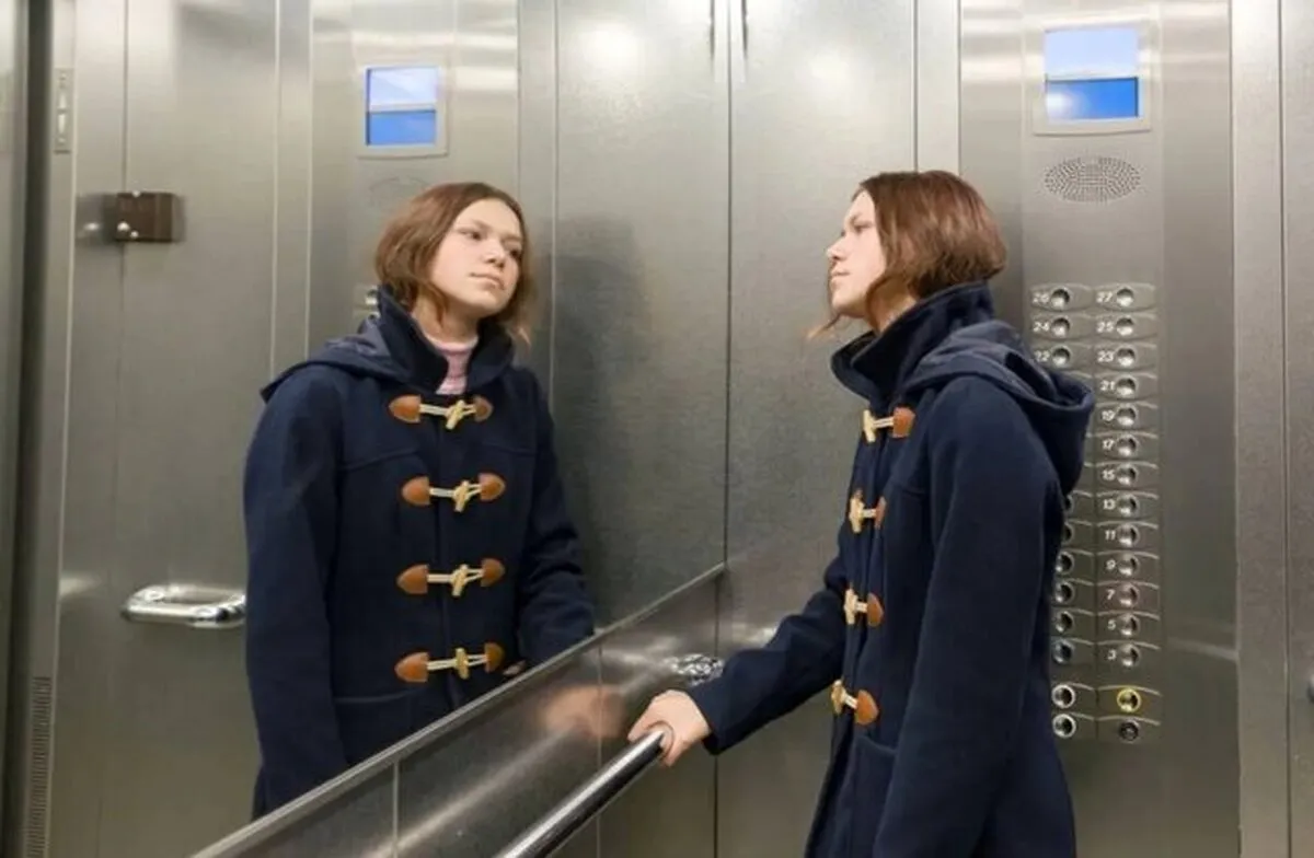 آیا می‌دانید چرا آسانسورها آینه دارند؟