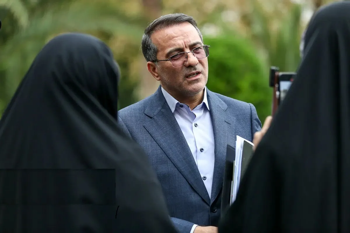 هیچ یک از ادارات تعطیل نیست